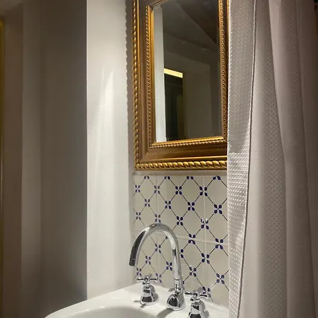 Palazzo Farini 3*